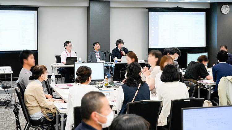photo-groupwork_260906.jpg