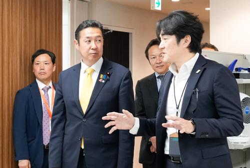 photo-minister-kikawada-hitoshi_260903.jpg